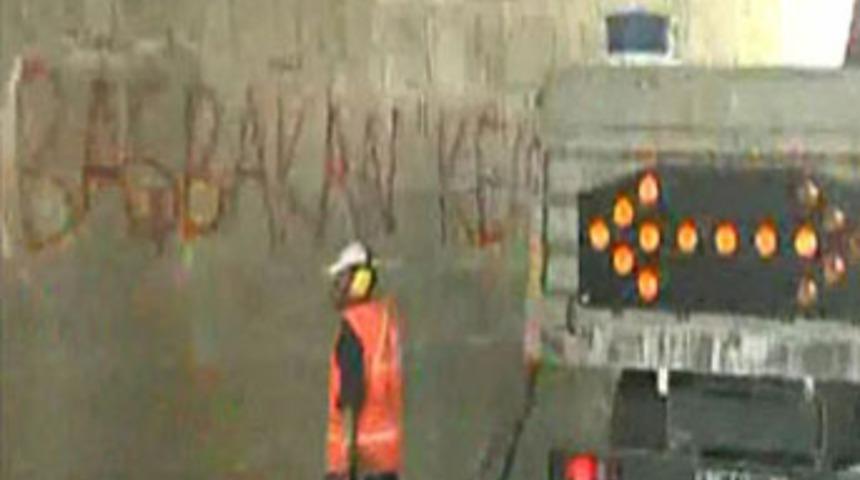 Duvarda "Başbakan Kemal" yazınca