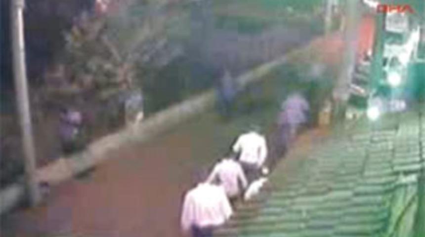 Cinayet anı g&uuml;venlik kamerasında