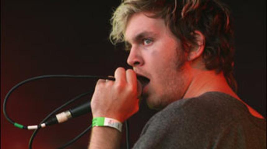 &Uuml;nl&uuml; pop&ccedil;u intihar etti