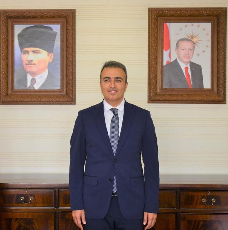 O ilde 55 yılın rekoru! Arabalar kara gömüldü... Karla kaplı cadde ve sokaklarda kayak yaptı '133 cm'i geçme ihtimali var' uyarısı G4