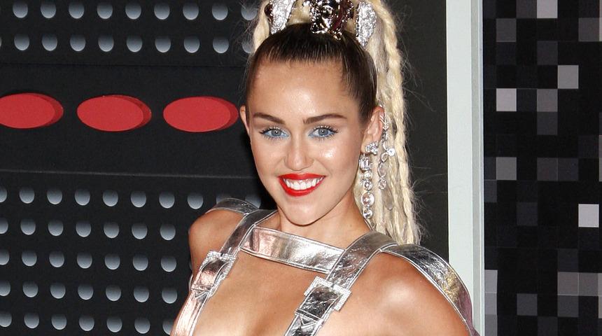 "İç çamaşırımı unutmuş olabilirim" demişti! Miley Cyrus gündem olunca açıkladı