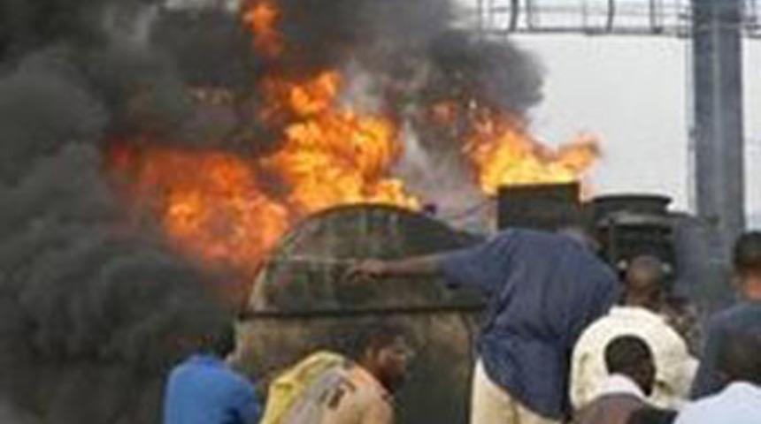 Tanker kazasında 230 &ouml;l&uuml;