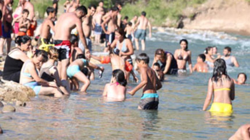 Tunceli'de plaj keyfi