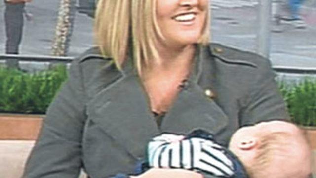 Ölü bebeğini diriltti