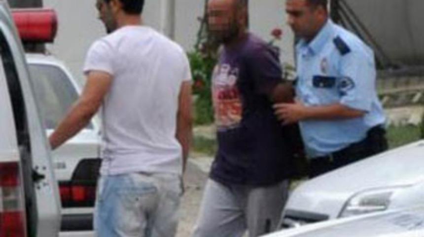 Tecav&uuml;zc&uuml;s&uuml;n&uuml; yolda g&ouml;r&uuml;p, yakalattı!