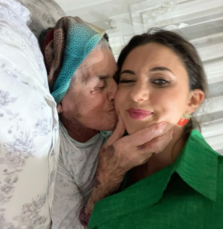 Depremin 1. yılında Hatay'a giden şarkıcı Karsu Dönmez büyük şok yaşadı! G3