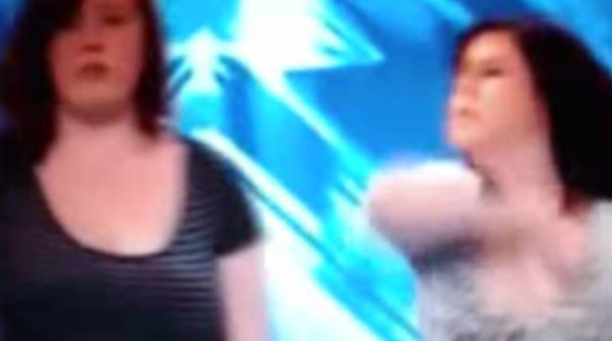 Canlı yayında yumruk şoku