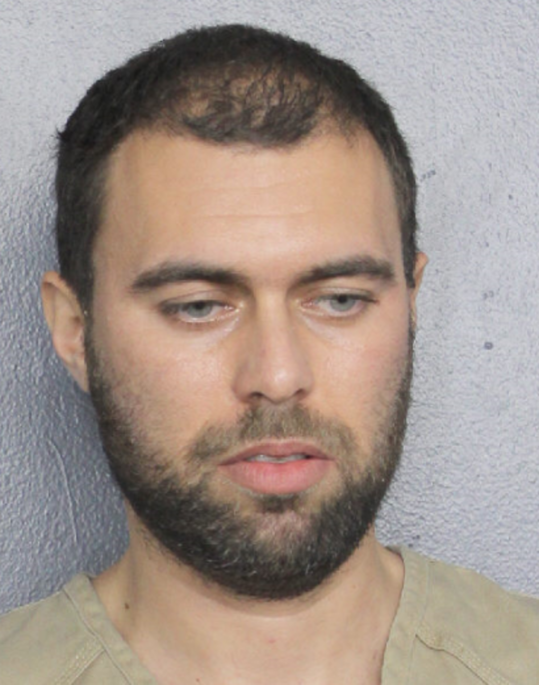 &Ccedil;ıplak yolcu havalimanını birbirine kattı! Hi&ccedil;bir şey olmamış gibi tur attı... G&uuml;venliği kandırmaya &ccedil;alıştı