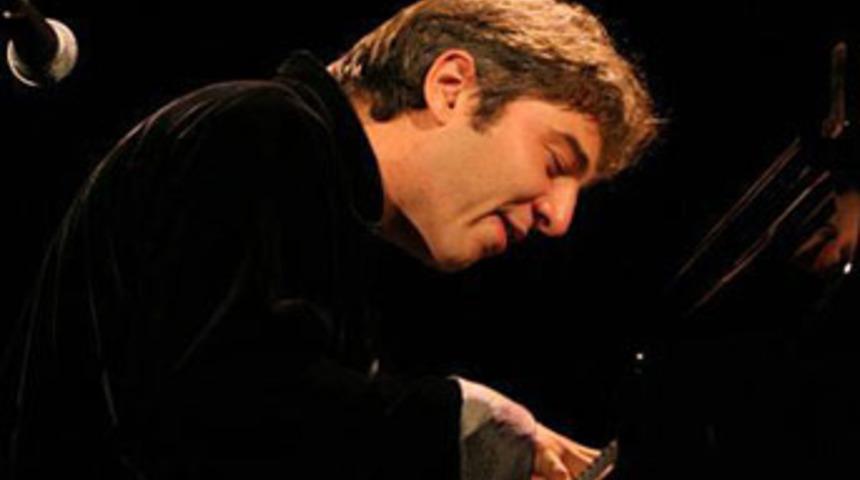 Arabeskle dans&ouml;z oynatmış!