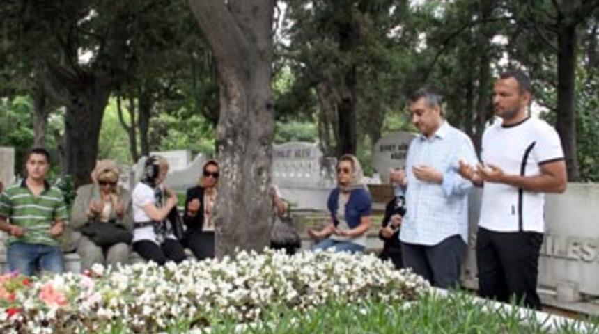 Kemal Sunal vefatının 10. yılında anıldı