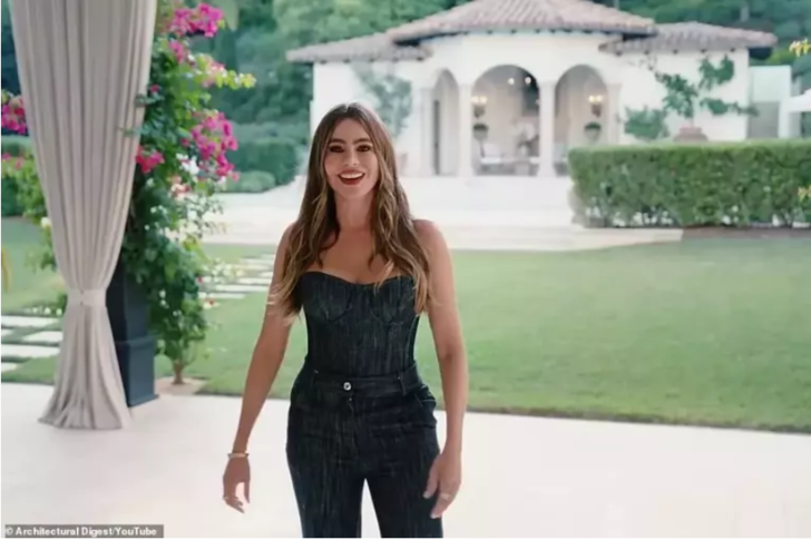 Sofia Vergara 26 milyon dolarlık malikanesini gezdirdi! Yatak odası açıklamasıyla olay oldu: Seksi ve özel G3