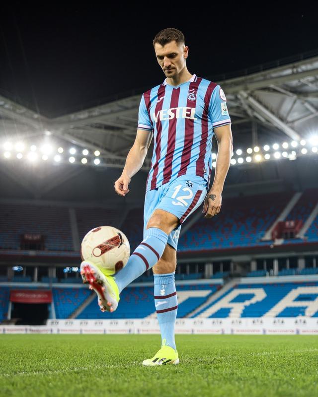Geçtiğimiz günlerde kente gelmişti! Trabzonspor Thomas Meunier transferini resmen açıkladı... İşte anlaşma şartları 640xauto