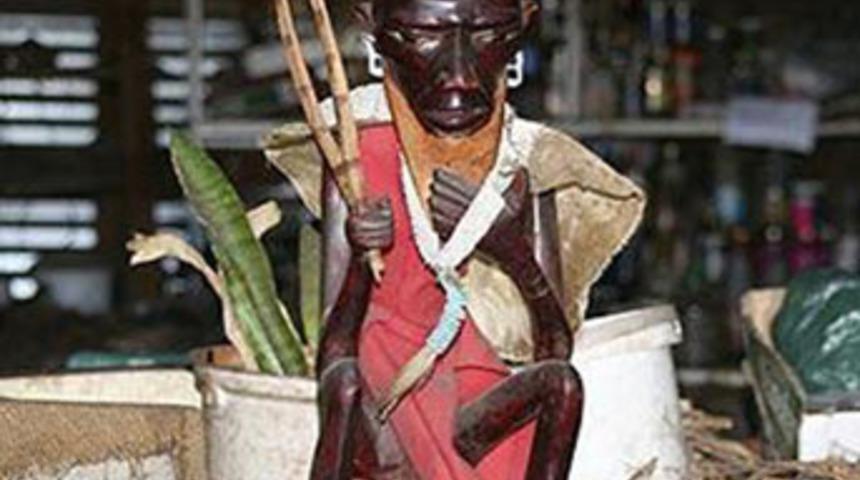 Bebeğinin kulağını 20 dolara sattı!