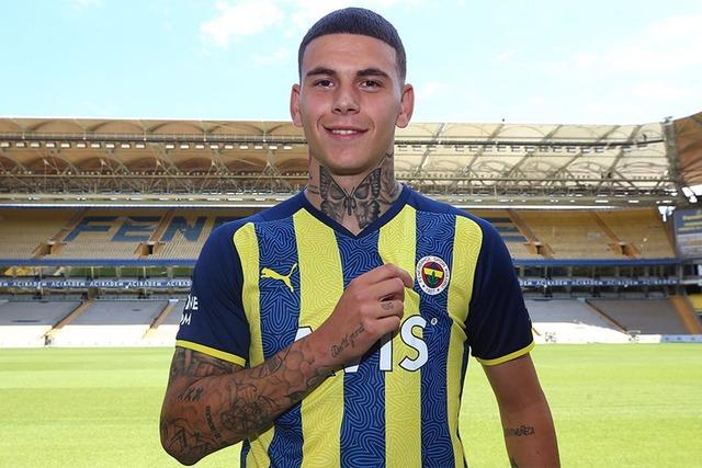 Fenerbahçe bir vedaya daha hazırlanıyor! Sarı-Lacivertliler'in büyük umutlarla kadrosuna kattığı isim 1. Lige transfer oldu 640xauto