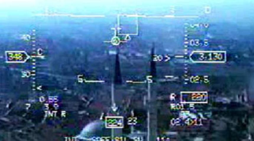 Jetin minareye &ccedil;arptığı an