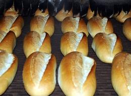 Protokol imzalandı: Büyükşehir belediyeleri arasında en ucuz ekmek o kentte satılacak: Yıl sonuna kadar... 