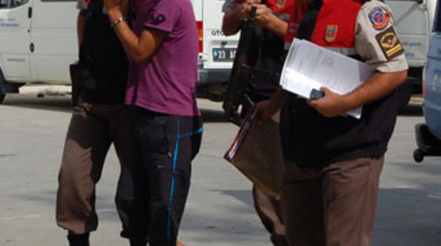 Hırsız k&uuml;lkedisi gibi yakalandı