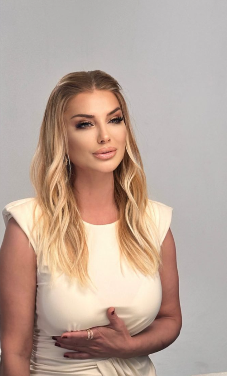 Estetik operasyonlarıyla bambaşka biri olan türkücü Songül Karlı ev halini paylaştı! Kimse ona benzetemedi G4