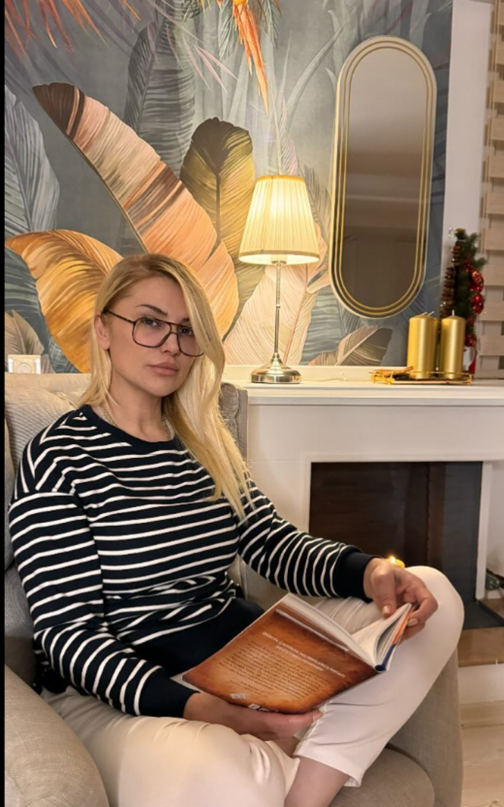 Estetik operasyonlarıyla bambaşka biri olan türkücü Songül Karlı ev halini paylaştı! Kimse ona benzetemedi G2