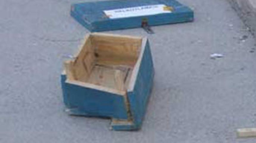 Se&ccedil;men sandığı pencereden atıldı!