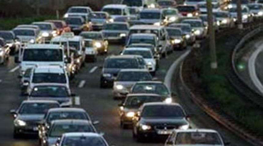 TEM'de b&uuml;y&uuml;k yoğunluk yaşanıyor