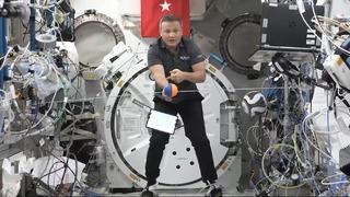 Türkiye'nin ilk astronotu Alper Gezeravcı'dan merak gideren video! 