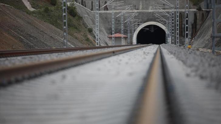 Bakan Uraloğlu'ndan 'demir yolu' açıklaması: İlk etapta uluslararası koridorları tamamlama gayretindeyiz
