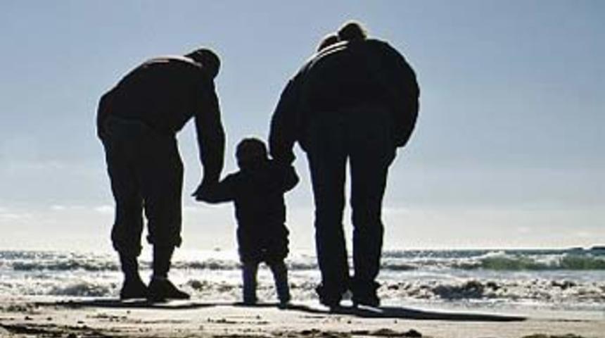 Kardeş &ccedil;ıkan &ccedil;ift evleniyor