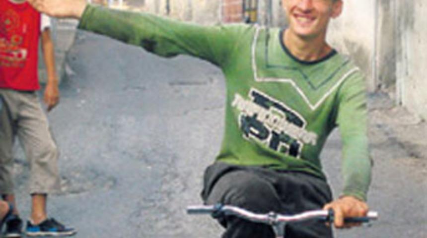 Mahalleye para saçtı