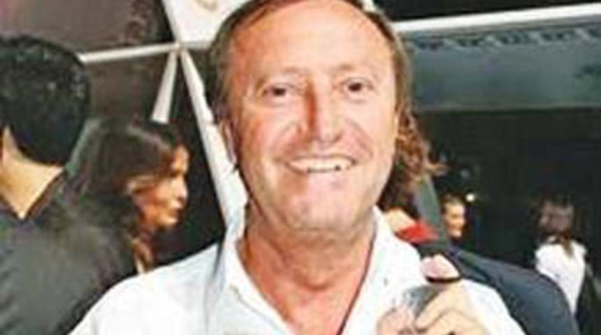 T&uuml;rk bayrağı astı, jandarmalık oldu