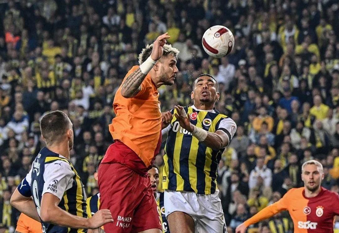 S&uuml;per Lig'de şampiyonluk oranları yeniden g&uuml;ncellendi! Fenerbah&ccedil;e ve Galatasaray'dan biri burun farkıyla &ouml;nde...