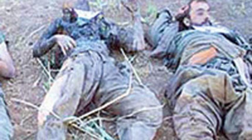 Başbakan&rsquo;ın &ouml;n&uuml;ndeki resimler