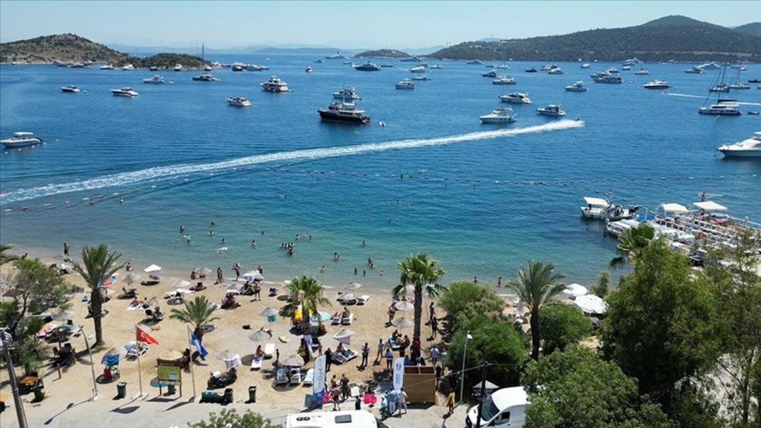 Rapor alıp Bodrum'a tatile gitmişti! Fotoğraflar pahalıya patladı! AYM'den iş&ccedil;iye k&ouml;t&uuml; haber
