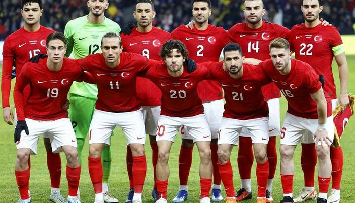 サッカー代表チームはイタリアと親善試合を行う。