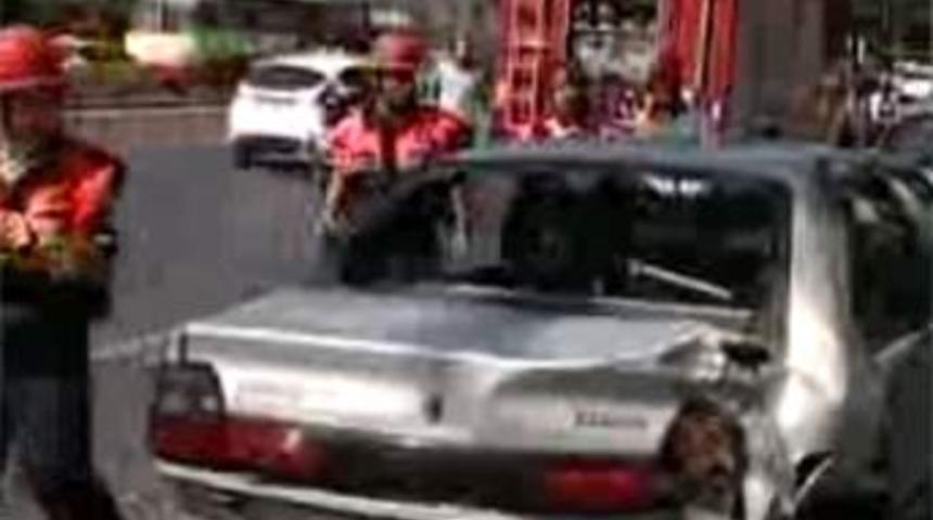 Dolmabah&ccedil;e'de otob&uuml;s 10 aracı altına aldı!