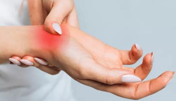 El ve ayaklarınızda renk değişimi varsa dikkat! En sık genç kadınlarda ortaya çıkıyor 'Tehlikeli' diyerek uyardı G2