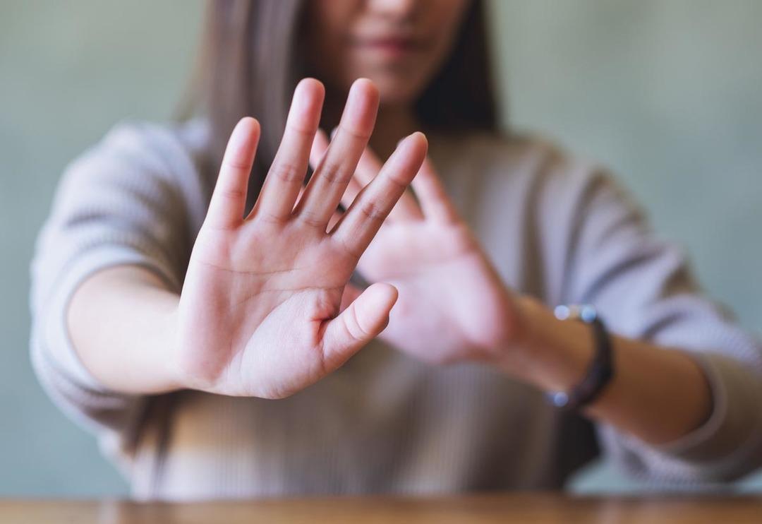 El ve ayaklarınızda renk değişimi varsa dikkat! En sık gen&ccedil; kadınlarda ortaya &ccedil;ıkıyor 'Tehlikeli' diyerek uyardı
