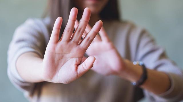 El ve ayaklarınızda renk değişimi varsa dikkat! En sık genç kadınlarda ortaya çıkıyor 'Tehlikeli' diyerek uyardı