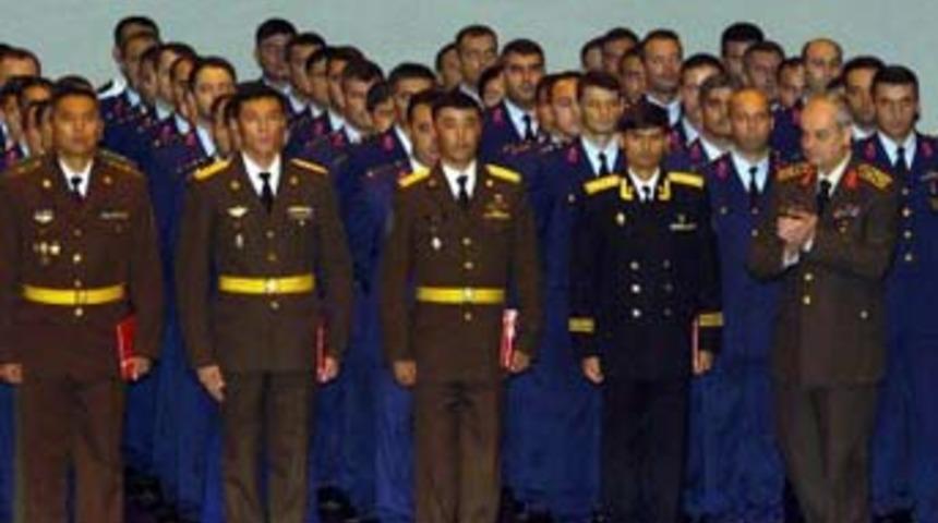 Harp Akademilerinde "Ergenekon" g&uuml;l&uuml;şmeleri