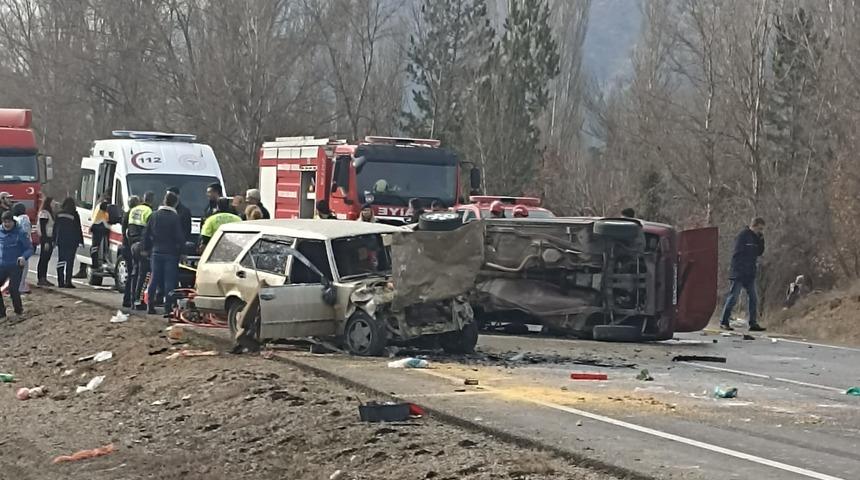 Ankara'da feci kaza! İki otomobil kafa kafaya çarpıştı: 4 ölü, 2 yaralı