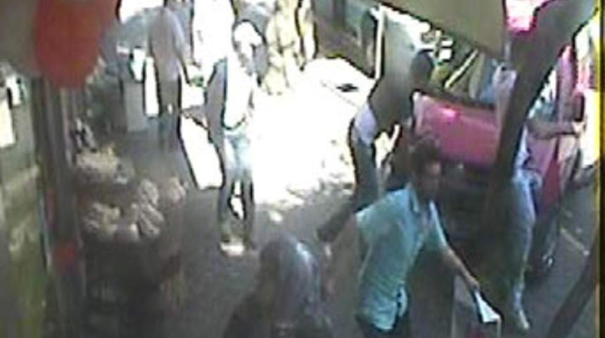 Dolmuş durağa daldı