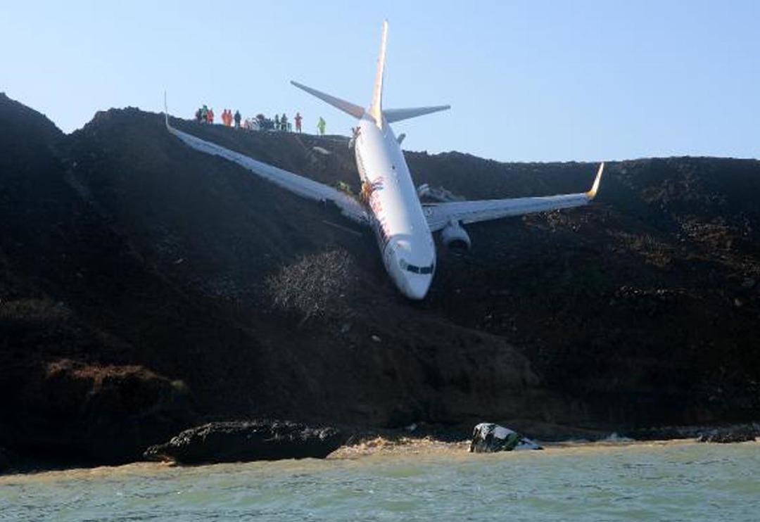 'Tehlikeli işler yapıyorsun' Yıllar sonra ortaya &ccedil;ıktı! Pide salonuna d&ouml;n&uuml;şt&uuml;r&uuml;lm&uuml;şt&uuml;... Trabzon'daki u&ccedil;ak kazasında pilot, yardımcı pilotu b&ouml;yle uyarmış