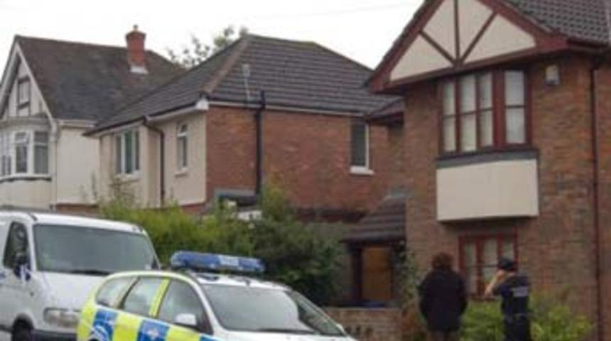 &Ccedil;aresiz kalınca oğlunu &ouml;ld&uuml;rd&uuml;