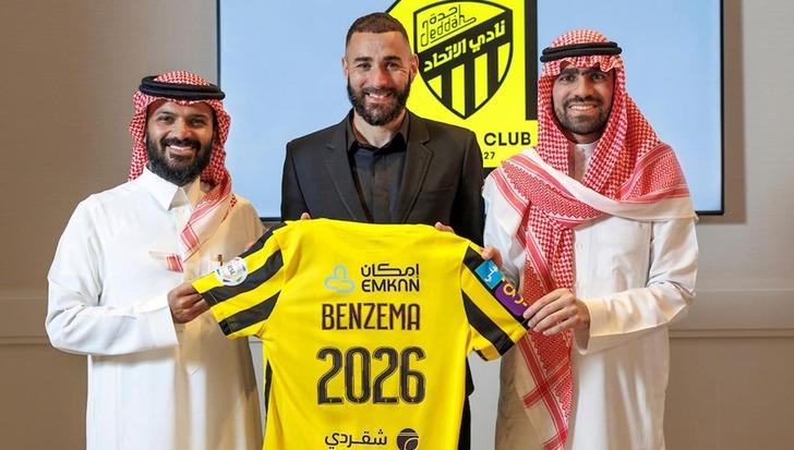 Galatasaray transferin son gününde bombayı patlatıyor! 'Benzema hocasıyla kavga etti, Türkiye'ye geldi' 18399036-728xauto