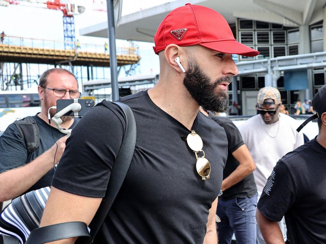 Galatasaray transferin son g&uuml;n&uuml;nde bombayı patlatıyor! 'Benzema hocasıyla kavga etti, T&uuml;rkiye'ye geldi'
