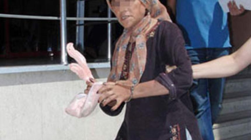 Kızına fuhuş yaptıran anne!