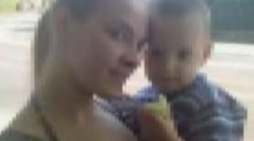 K&ouml;pek 3 yaşındaki &ccedil;ocuğu par&ccedil;aladı!