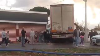 İzmir'de korkunç kaza! İşçileri taşıyan servis minibüsü ile TIR çarpıştı: 3 ölü, 14yaralı