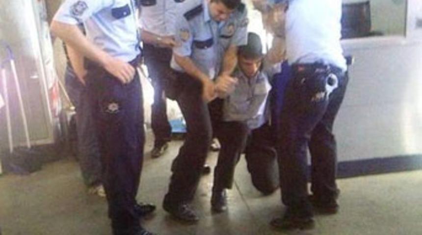 G&uuml;venlik g&ouml;revlisine polis dayağı