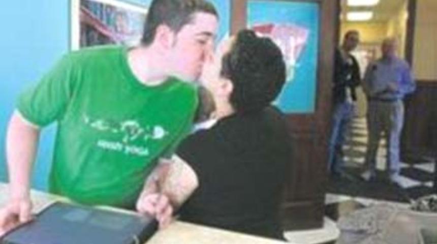 Kanserim dedi, rüya gibi balayına çıktı